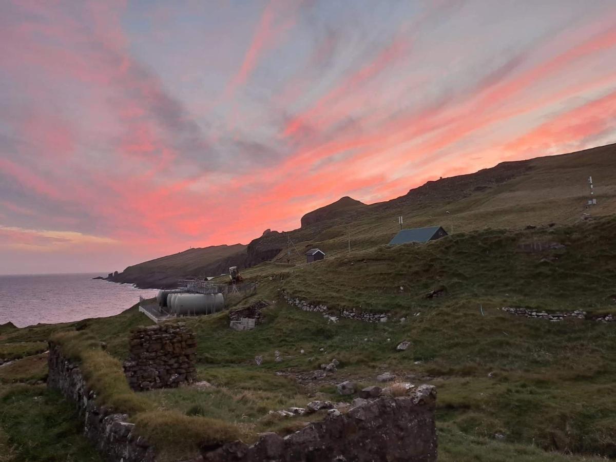 The Old House Close To The Ferry To Mykines Sorvagur Bagian luar foto